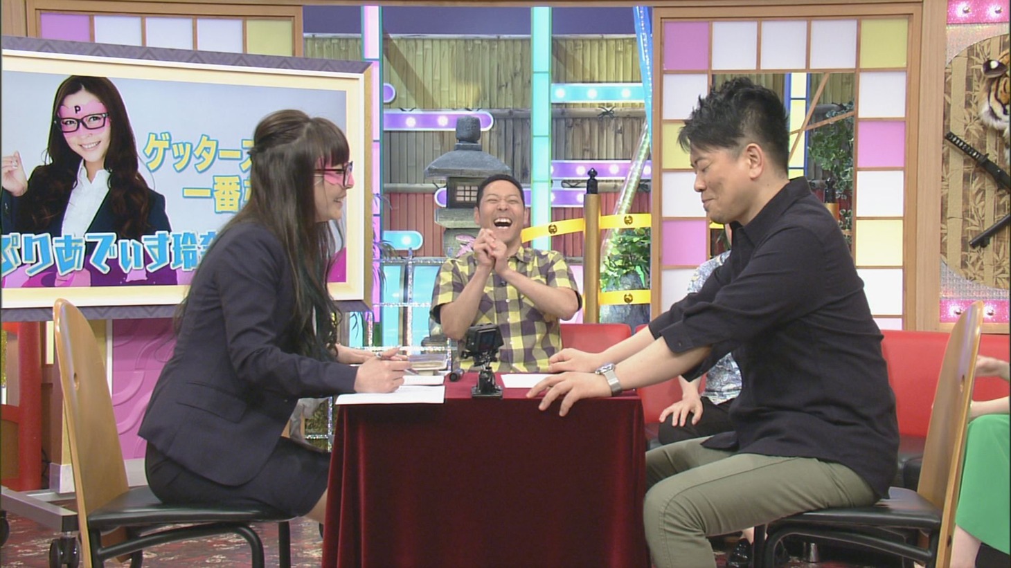 （左から）ぷりあでぃす玲奈、雨上がり決死隊・宮迫。(c)CBC