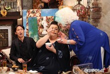 「アウト×デラックス」に出演する（左から）ナインティナイン矢部、マツコ・デラックス、“イタリアのマツコ”ことプラティネット。