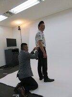 フライヤー撮影中のANZEN漫才みやぞん。