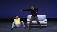 DVD「アンガールズ単独ライブ『俺、、、ギリギリ正常人間。』」のワンシーン。