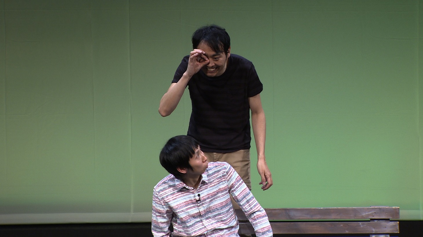 DVD「アンガールズ単独ライブ『俺、、、ギリギリ正常人間。』」のワンシーン。