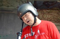 お化け屋敷「恐怖の首すじ理髪店」から出てきた直後のジャングルポケット斉藤。