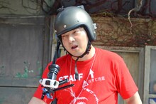 お化け屋敷「恐怖の首すじ理髪店」から出てきた直後のジャングルポケット斉藤。