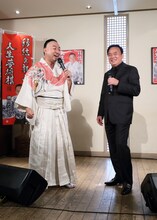 左からこぶしたかし、細川たかし。