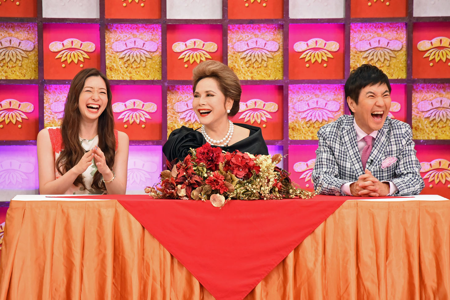 「松竹芸能60周年記念特番 オール松竹レジェンド大賞」のワンシーン。(c)関西テレビ