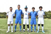 「とんねるずのスポーツ王は俺だ!! 2017夏の決戦スペシャル」の「サッカー対決」の出演者たち。(c)テレビ朝日