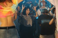 観衆に混ざった辛酸なめ子。