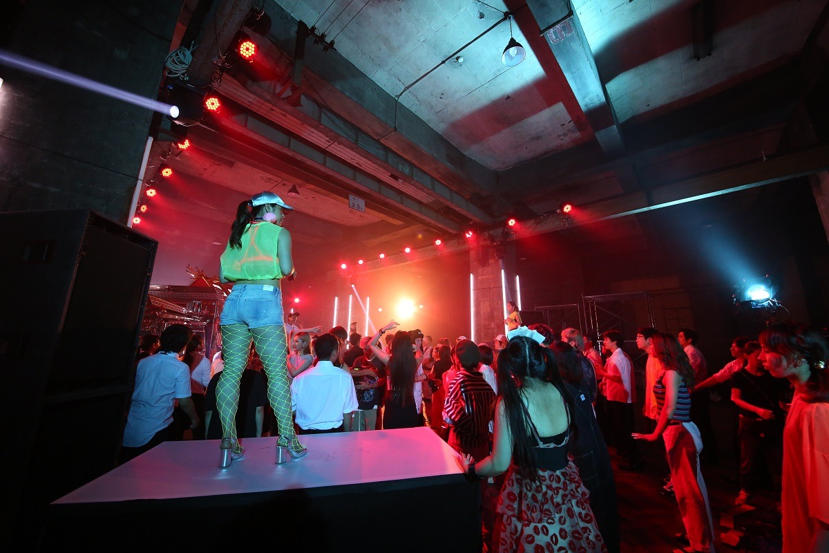 「TENGA NIGHT CHARGE」WebCMの撮影時。