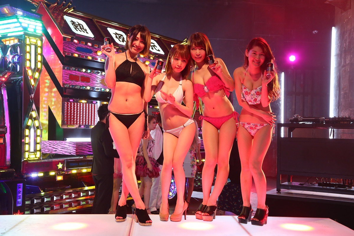 左から小柳歩、清水あいり、上岡楓、香月彩花。