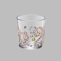 装飾された薬用養命酒のカップ。