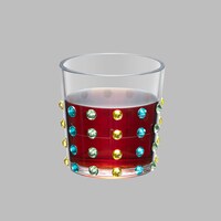 装飾された薬用養命酒のカップ。