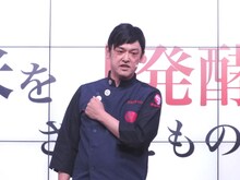 日本酒の魅力を熱弁するシャンプーハットてつじ。