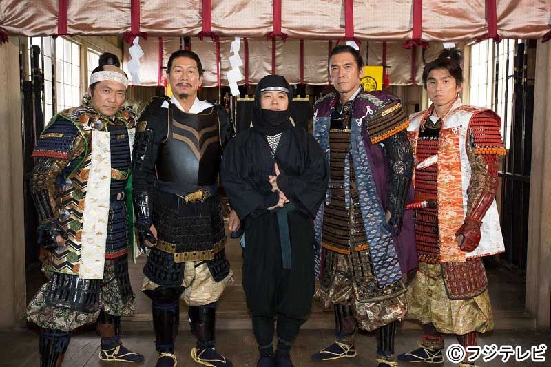 「FNS27時間テレビ にほんのれきし」内ドラマ「僕の金ケ崎」の出演者たち。