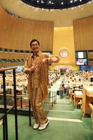 国連総本部にやって来たピコ太郎。