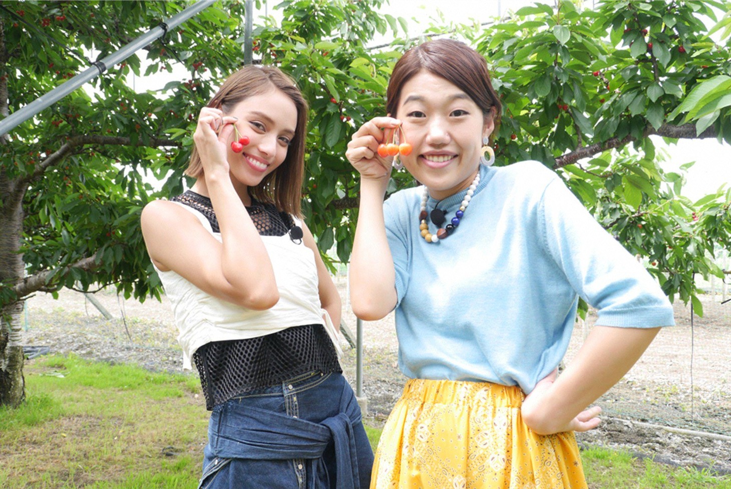 「極上空間 ～小さなクルマ、大きな未来。～」に出演する（左から）滝沢カレン、横澤夏子。(c)BS朝日