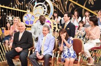 番組に登場する「1周回った外国人タレント軍団」。(c)日本テレビ