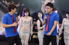 ミイラ姿のコスプレイヤーたちが登場し、困惑する銀シャリ。