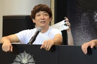 包帯を巻かれる銀シャリ鰻。