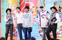 トンツカタン（中央）