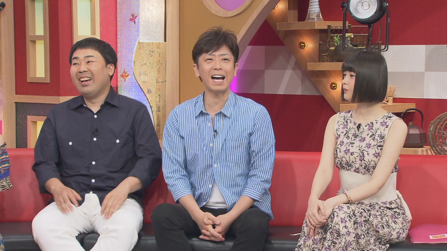（左から）フットボールアワー、玉城ティナ。(c)CBC