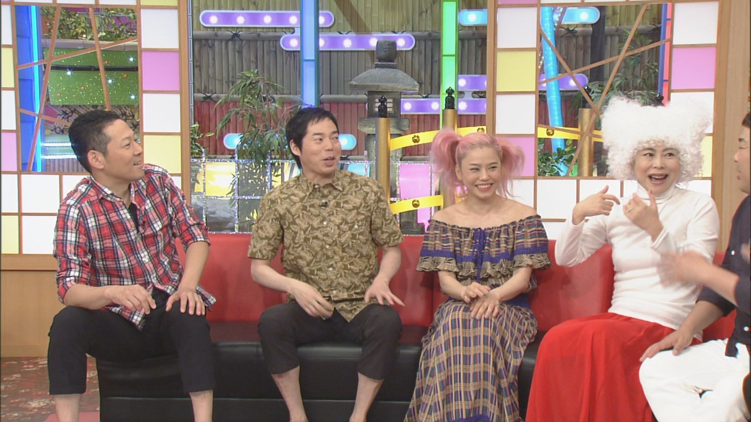 （左から）東野幸治、今田耕司、Chara、椿鬼奴。(c)CBC
