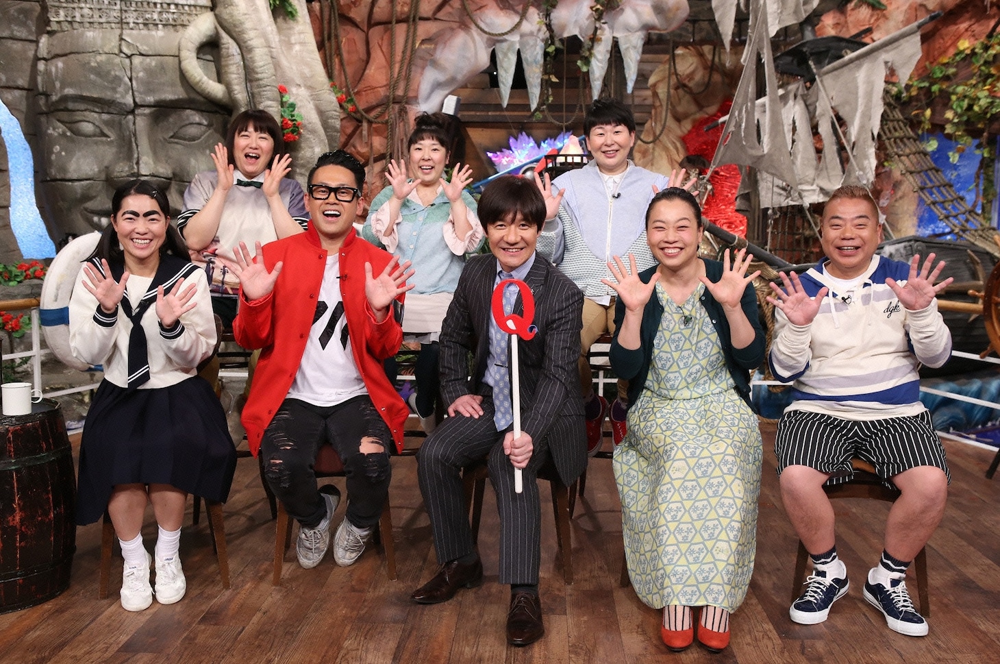 「イッテＱ！」に出演している（前列左から）イモトアヤコ、宮川大輔、内村光良、いとうあさこ、出川哲朗、（後列の）森三中。(c)日本テレビ