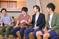 左から井下好井・好井、林遣都、波岡一喜、とろサーモン村田。