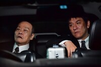 映画「アウトレイジ 最終章」より。左から西田敏行、ピエール瀧。(c)2017「アウトレイジ 最終章」製作委員会