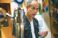 「手がビンになった男」のワンシーン。