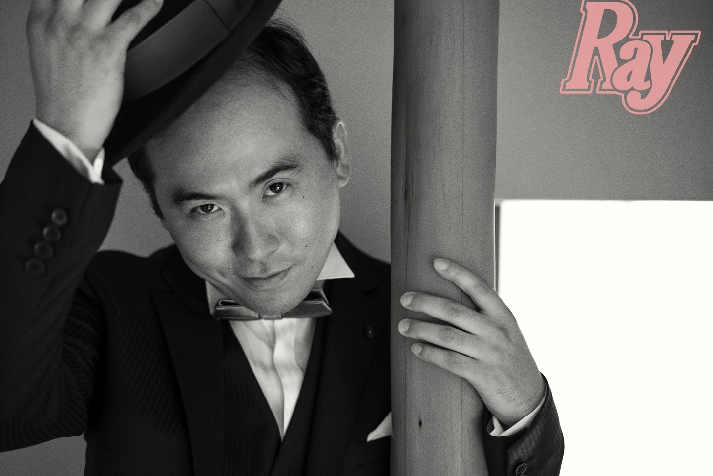 「Ray」のレギュラーモデルに就任したトレンディエンジェル斎藤。