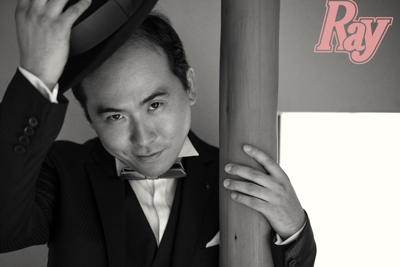 「Ray」のレギュラーモデルに就任したトレンディエンジェル斎藤。