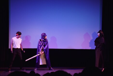 トンツカタン第3回単独ライブ「トンツカタンI～君の笑顔の為だけに～」のワンシーン。