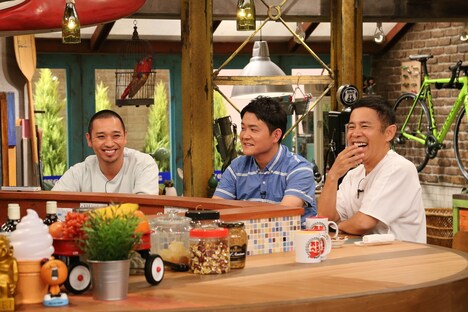 (左から)千鳥とナインティナイン岡村。(c)関西テレビ