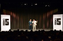 「プラス・マイナス15年目の集大成『漫才の感謝祭』」の様子。