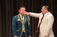 「プラス・マイナス15年目の集大成『漫才の感謝祭』」の様子。
