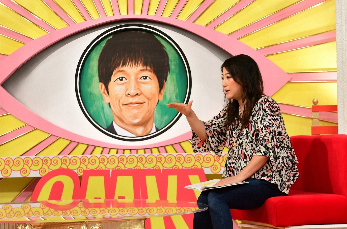 「オー!! マイ神様!!」でちゃらんぽらん冨好について語る友近。(c)TBS