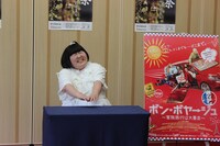 映画の感想を語る酒井藍。