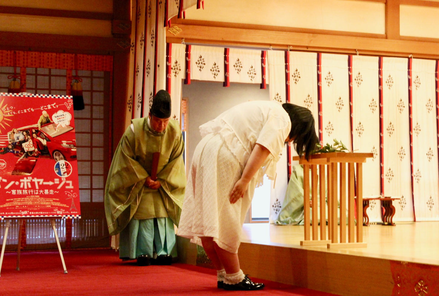 ヒット祈願の様子。