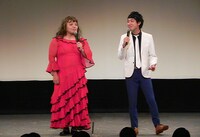 司会の大須賀子（セルライトスパ大須賀）とコーンスターチ松本。