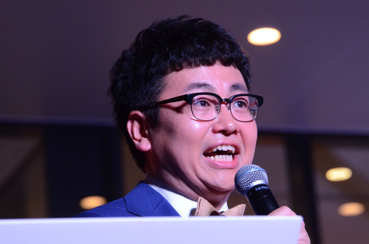 ラッセル・クロウ演じるジキルのセリフに挑戦する銀シャリ橋本。