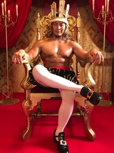 コント「裸の王様」に登場する棚橋弘至。(c)NHK