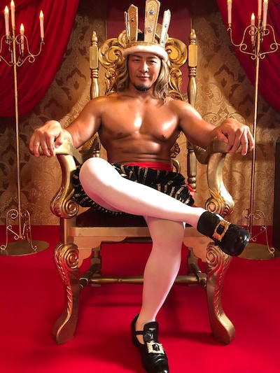 コント「裸の王様」に登場する棚橋弘至。(c)NHK