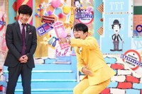 ダンディ坂野（右）