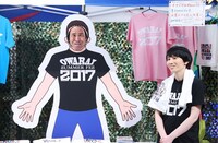 ペナルティ・ワッキー（左）