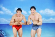 海ステージに登場するザ☆健康ボーイズ。