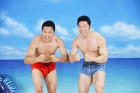 海ステージに登場するザ☆健康ボーイズ。