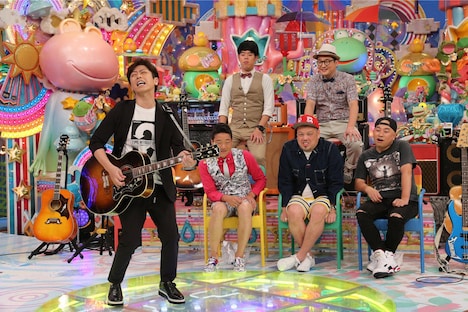 「チョット弾けます ギター芸人2017」のワンシーン。(c)テレビ朝日