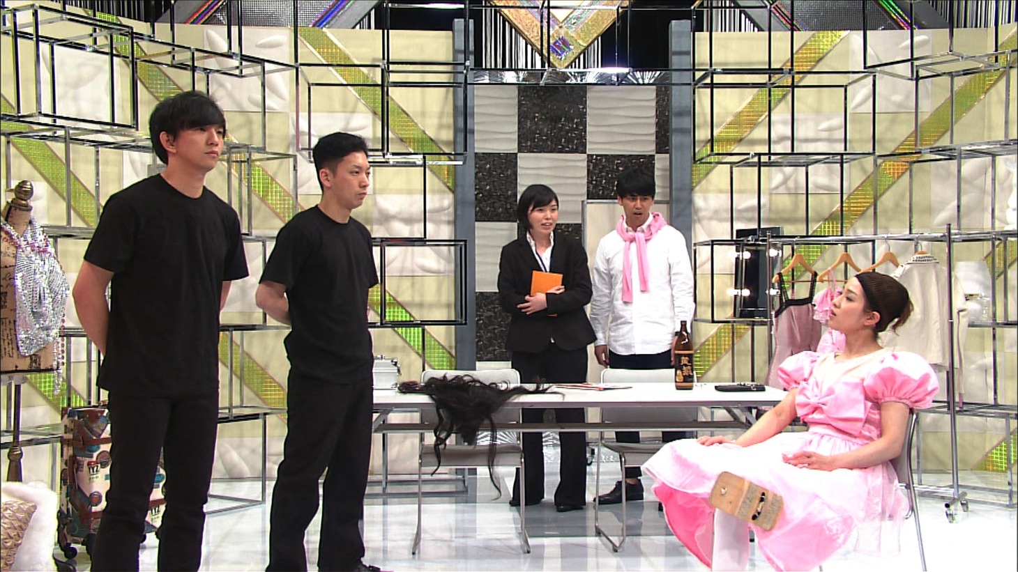 「○○の変」で展開される合同コントのワンシーン。(c)日本テレビ