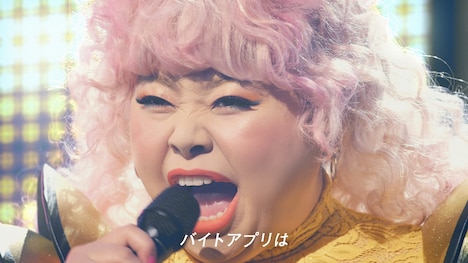 タウンワークの新CM「オーディション番組」編のワンシーン。