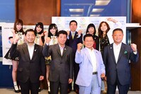 「2025年大阪万国博覧会を実現する国会議員連盟総会及び万博誘致セミナー」の出席者たち。